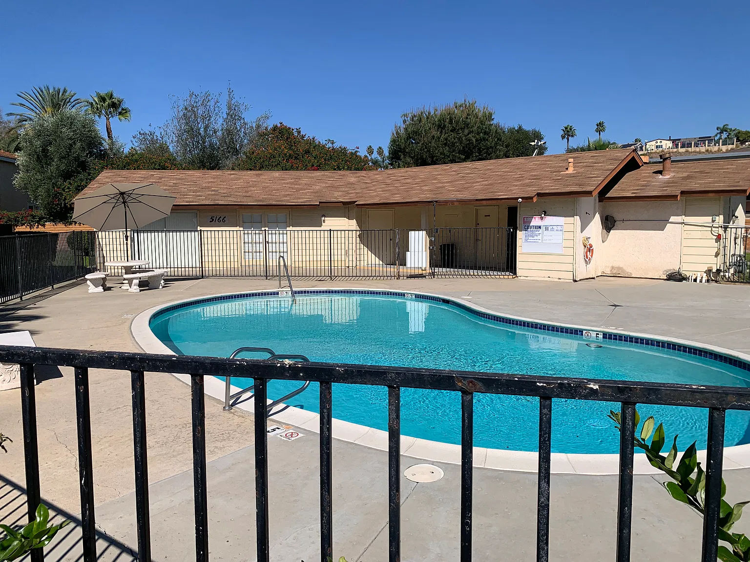 2 bed, 1.5 bath, 992 sqft, $3,250 — Photo 3