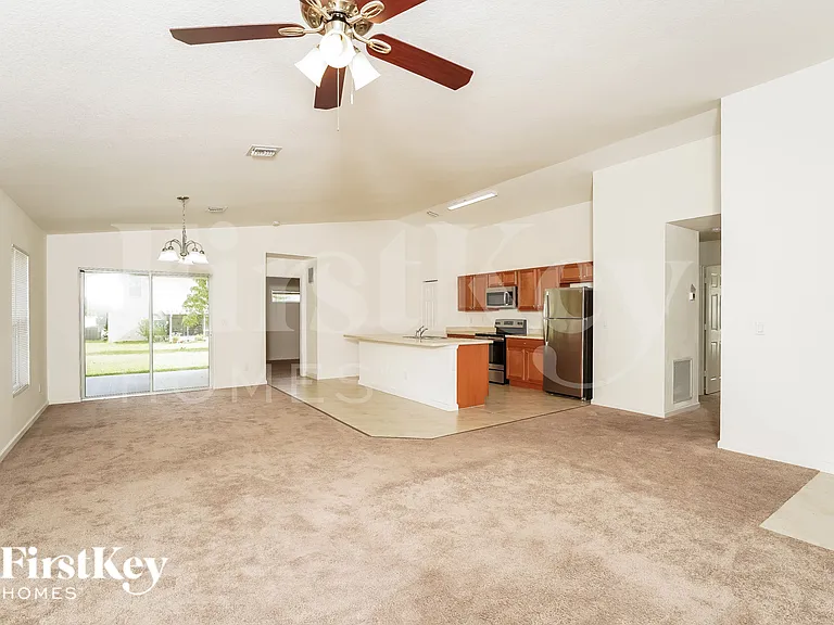 1481 SW Kamchatka Ave — Photo 2