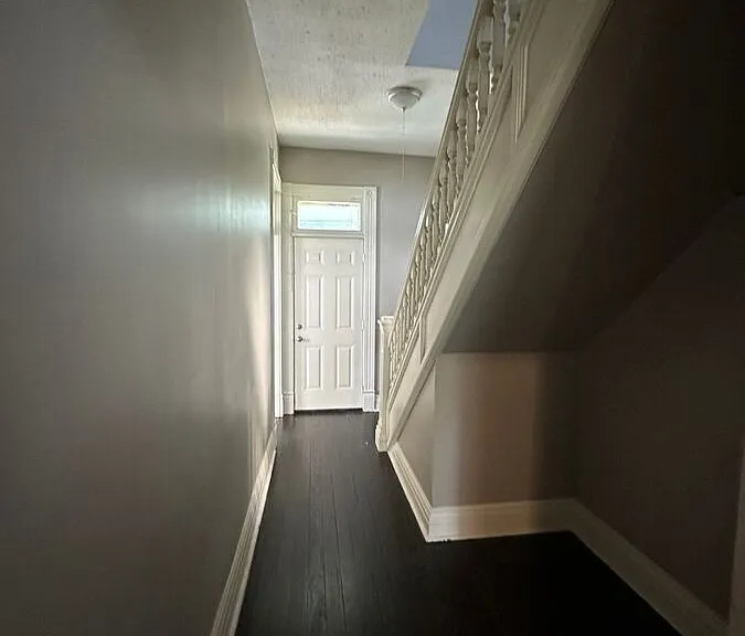 902 Powell St — Photo 10