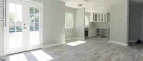 3rd image of 1036 Sweeney Ave