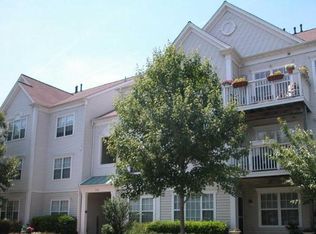 12501 Hayes Ct UNIT 101, Fairfax, VA 22033