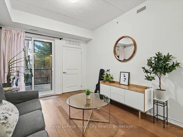 1284 Gordon St #120, Guelph, ON N1L 0M8