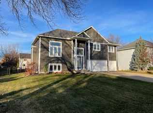 8456 Pine Ct, Victoria, MN 55386