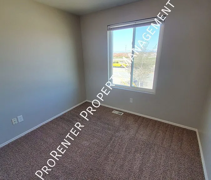 4252 Midland Dr — Photo 16