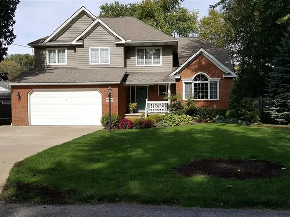 35637 W Island Dr, Eastlake, OH 44095