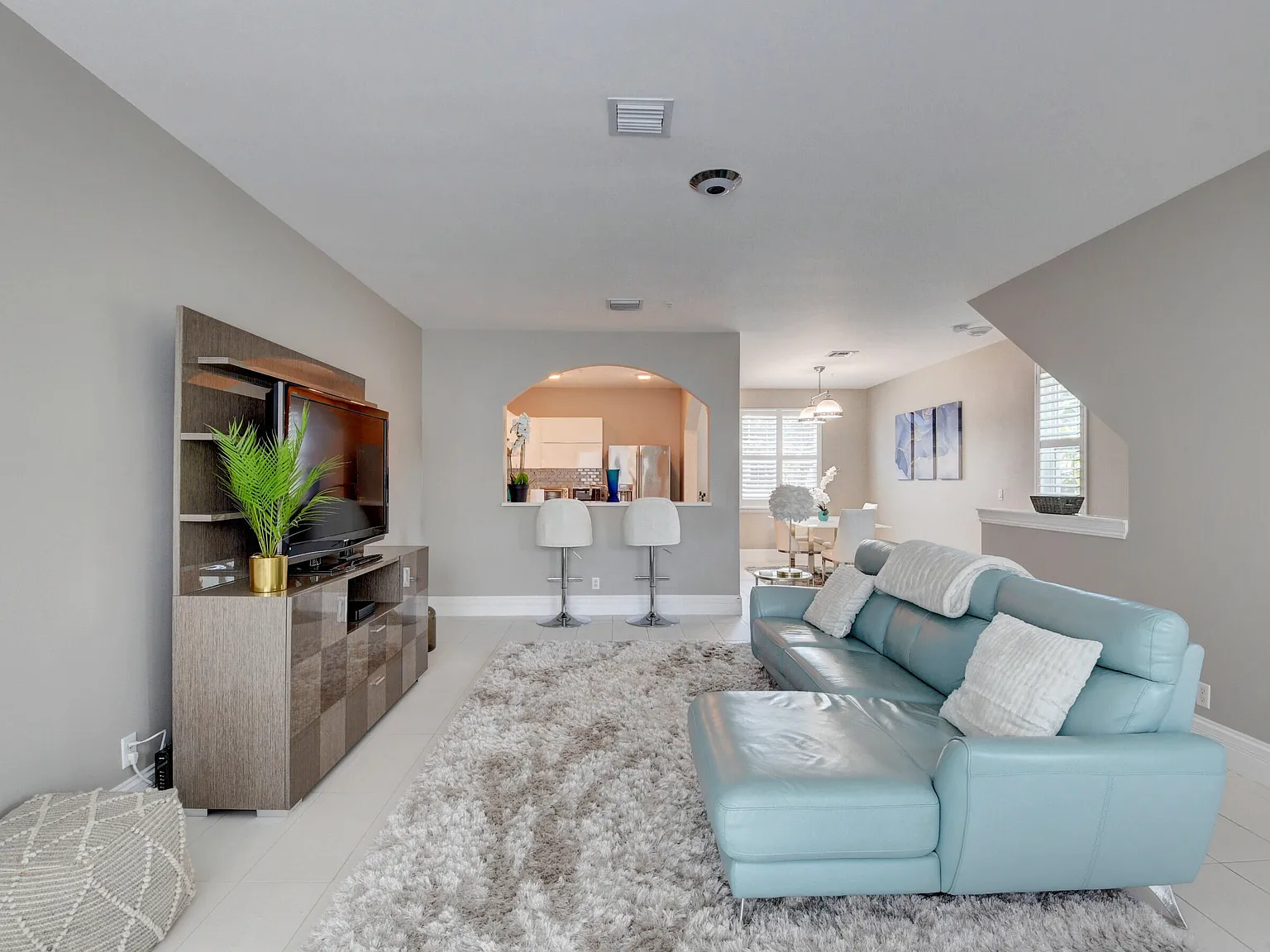 2 bed, 2.5 bath, 1820 sqft, $5,000 — Photo 1