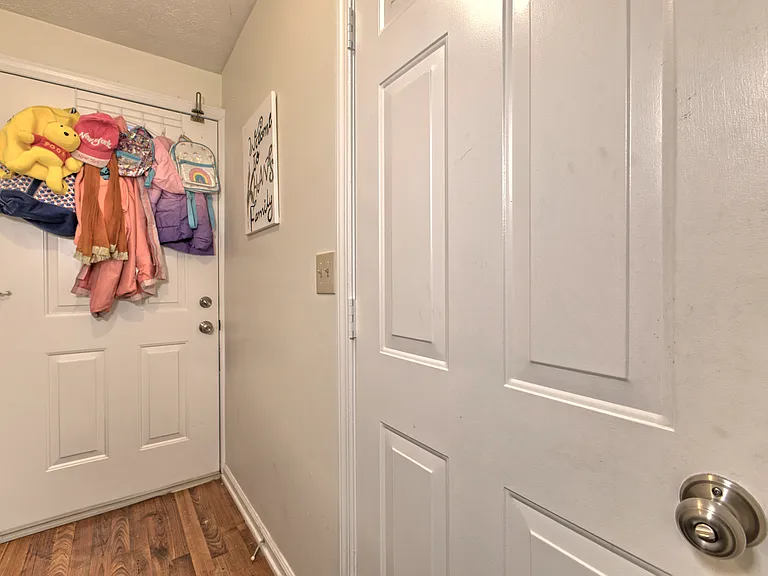 128 Winston Way — Photo 13