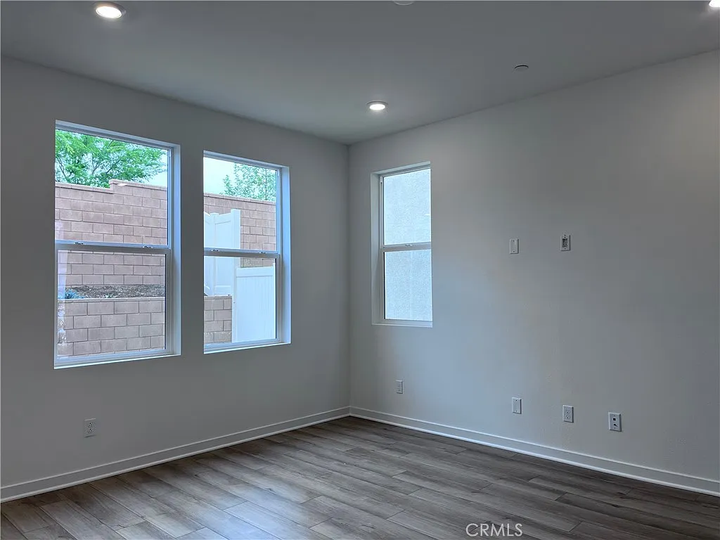 3 bed, 2.5 bath, 1730 sqft, $3,900 — Photo 2