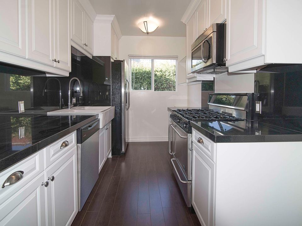 1st image of 9925 Robbins Dr APT 6