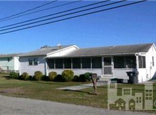 105 S 3rd St, Carolina Beach, NC 28428