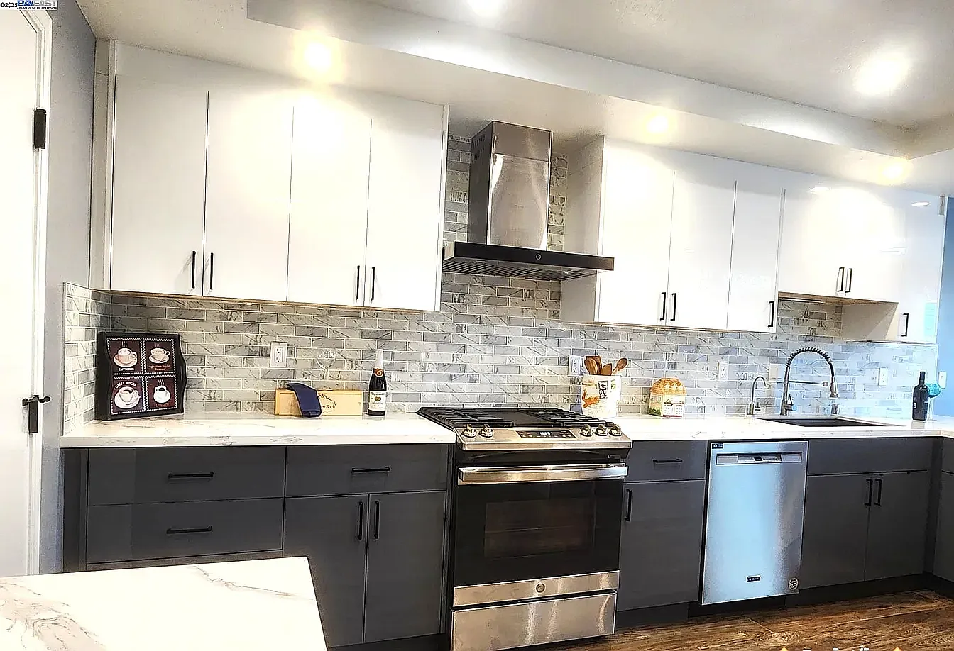 3 bed, 2.5 bath, 1532 sqft, $5,200 — Photo 3