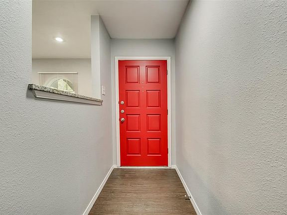 5th image of 940 Whitehall Dr