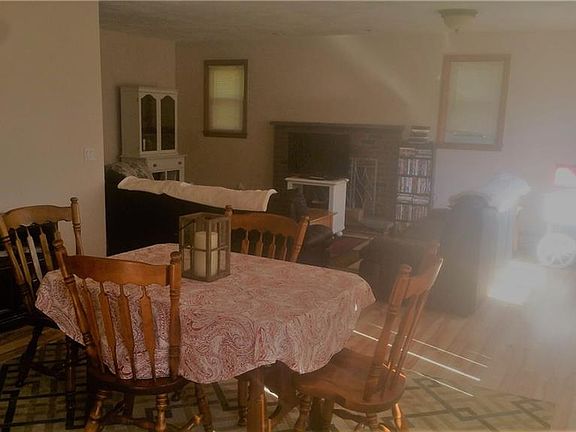 3rd image of 1 Lee Ave