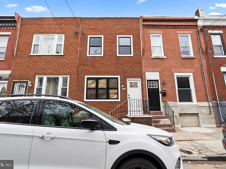 2055 Dickinson St — Photo 2
