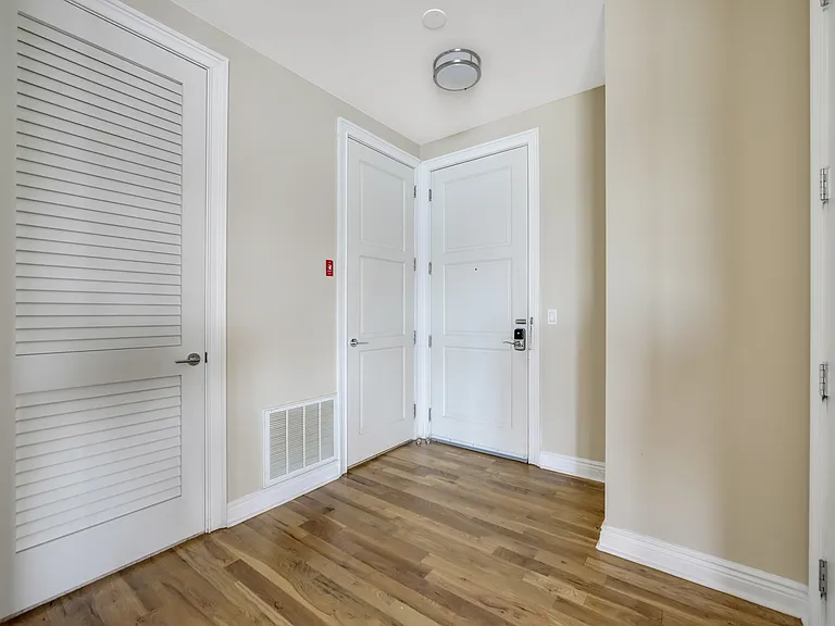 10 Main St #420 — Photo 8