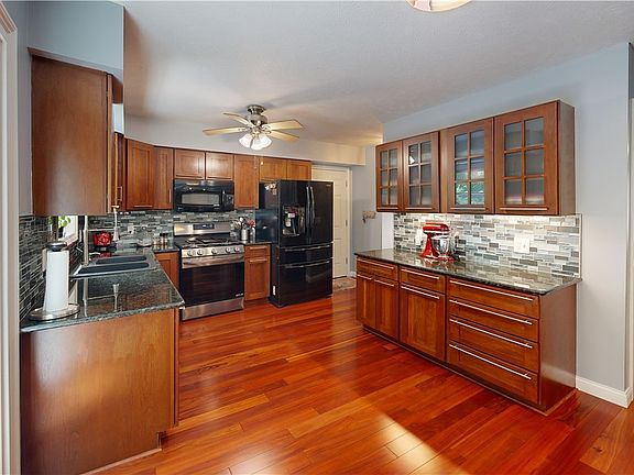 4th image of 5365 Lenore Dr
