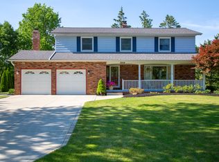 7049 Ashlawn Dr, Brecksville, OH 44141