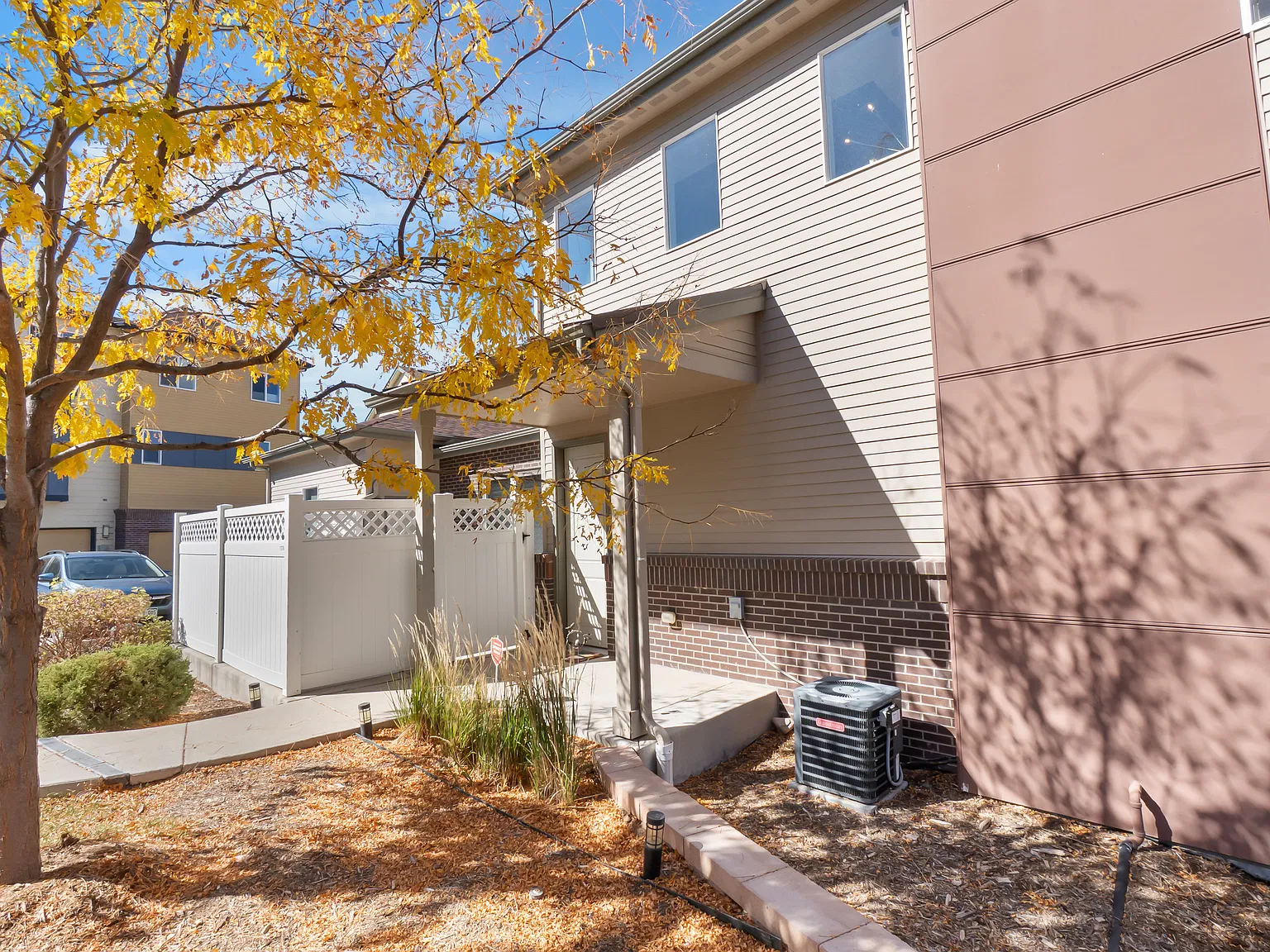 3 bed, 1646 sqft, $3,250 — Photo 2