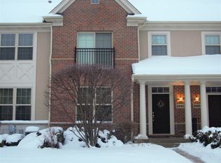 2492 Waterbury Ln #1, Buffalo Grove, IL 60089