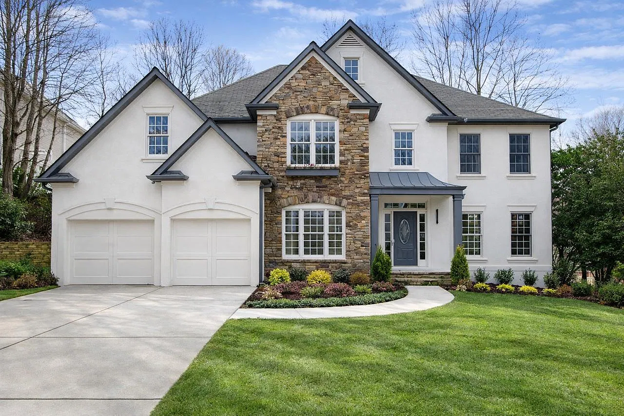 6 bed, 4600 sqft, $5,400 — Photo 1