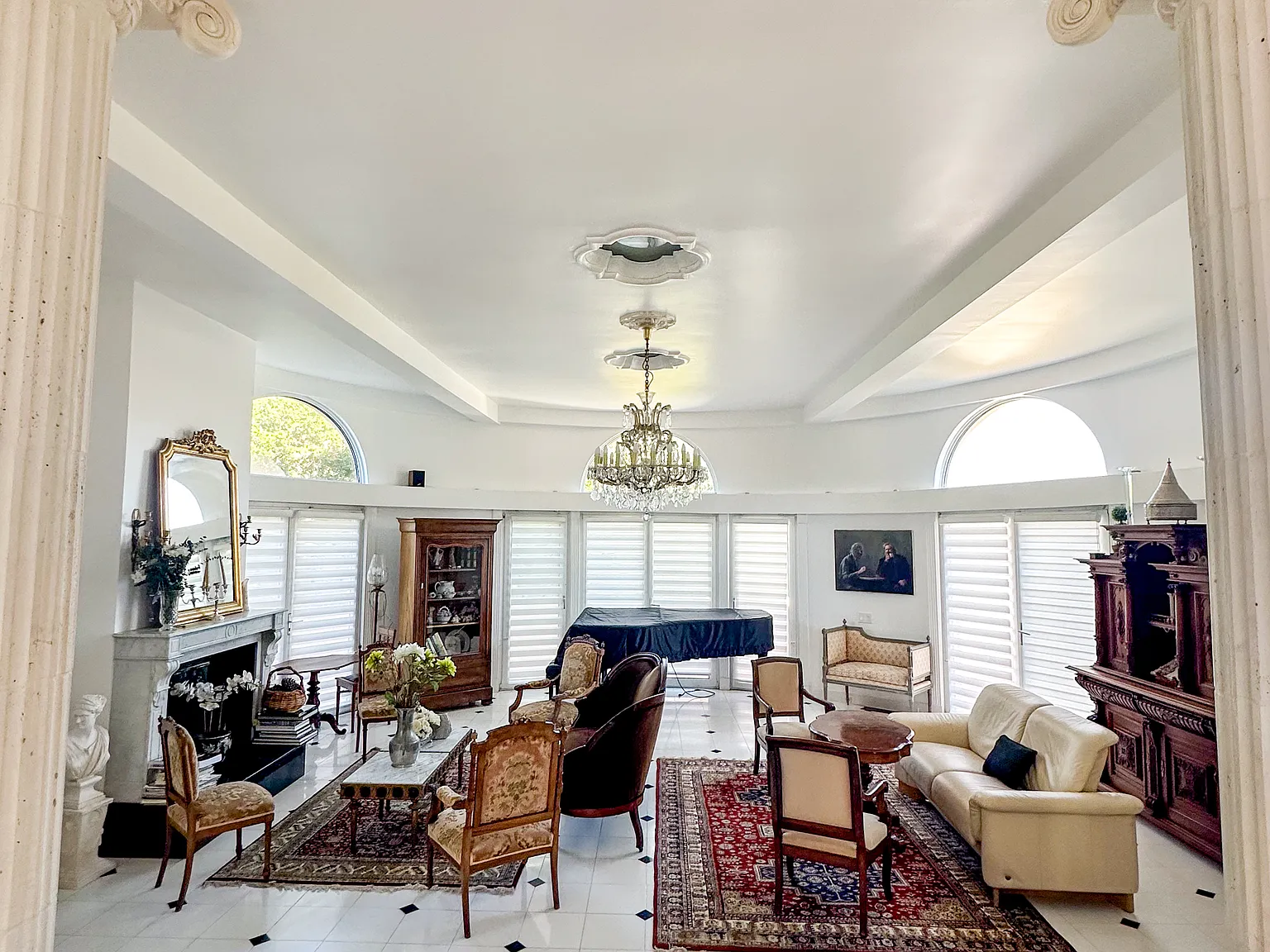 4 bed, 4.5 bath, 4500 sqft, $13,950 — Photo 4