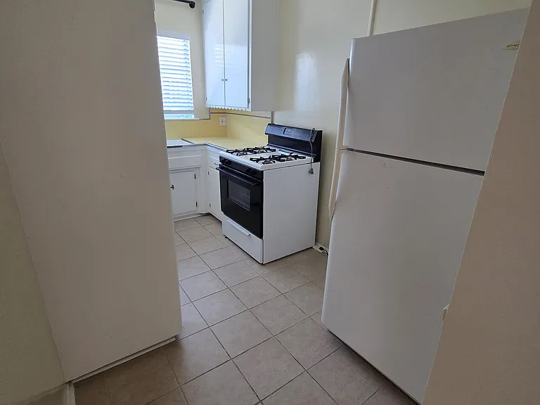 1745 N Kingsley Dr #20 — Photo 6