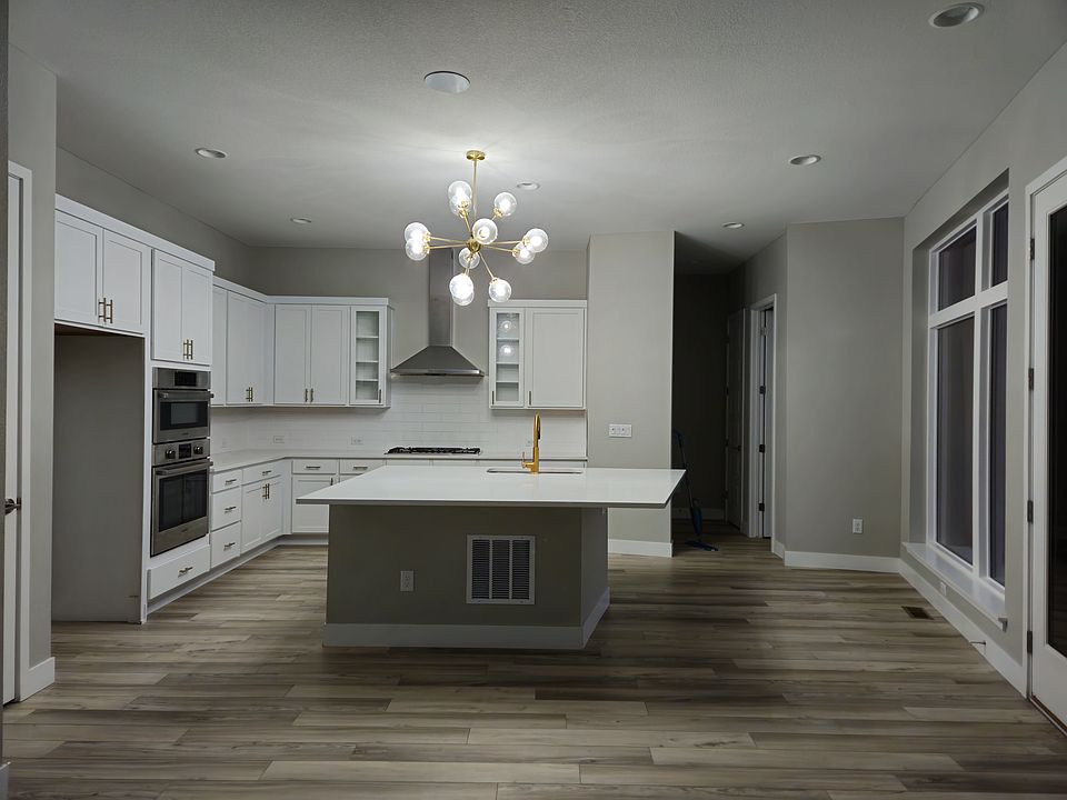 2nd image of 6060 N Perth St