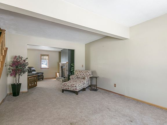 3rd image of 1503 Royal Oaks Dr