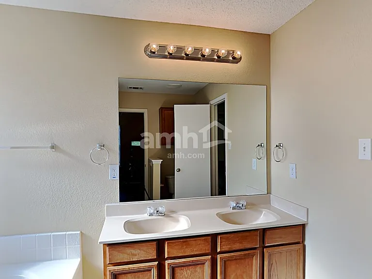 904 Crowder Dr — Photo 12