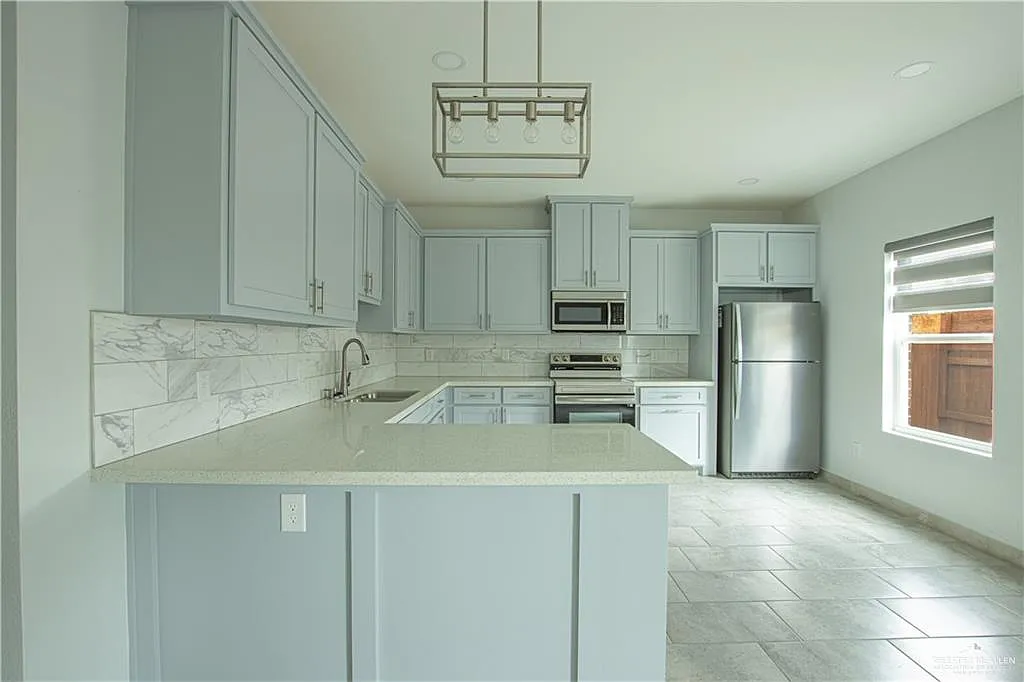 2 bed, 2.0 bath, 907 sqft, $1,250 — Photo 4