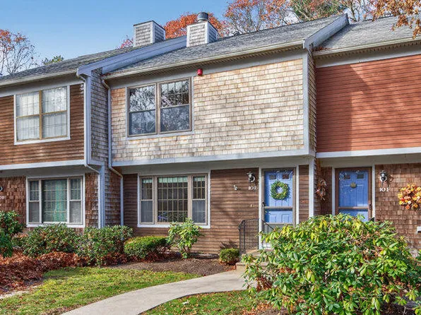 195 Falmouth Road APT 10E, Mashpee, MA 02649