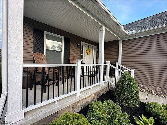 4th image of 15331 Knox Cir