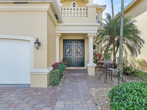 3rd image of 4328 Pomelo Boulevard