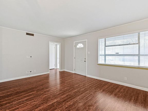 3rd image of 1501 Stafford Dr
