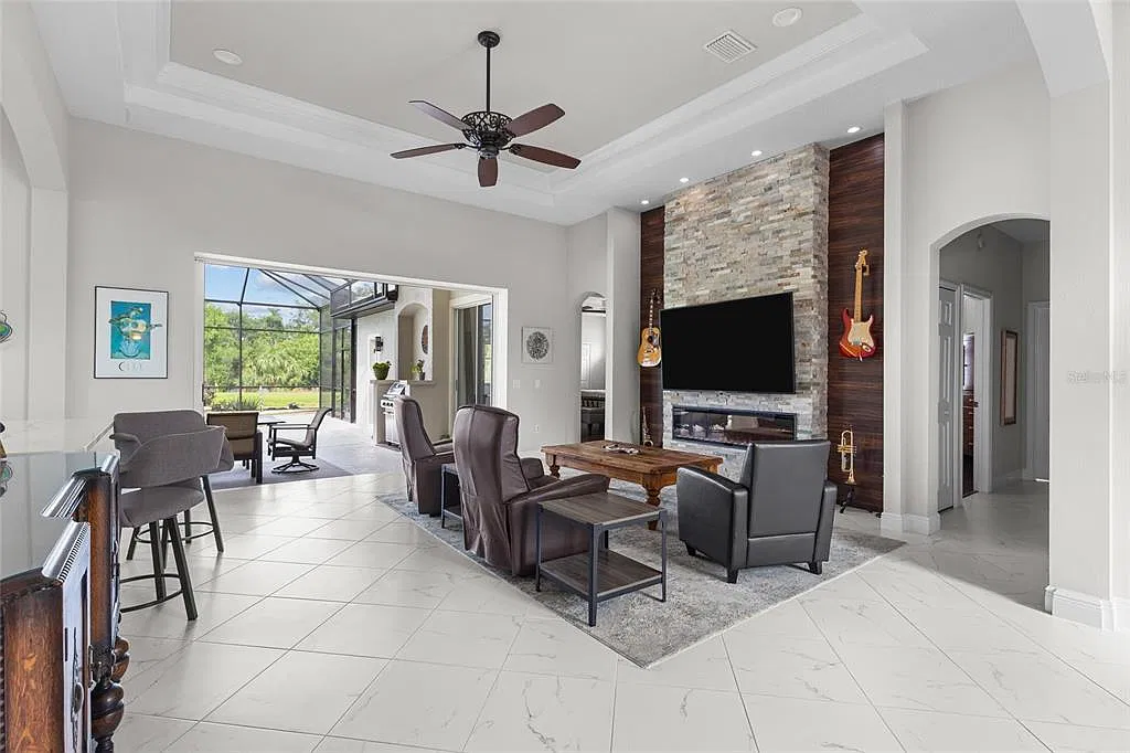 2 bed, 2.0 bath, 2121 sqft, $6,900 — Photo 4