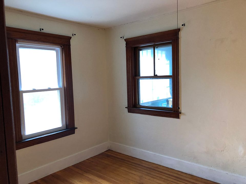 1st image of 122 N Quinsigamond Ave #3