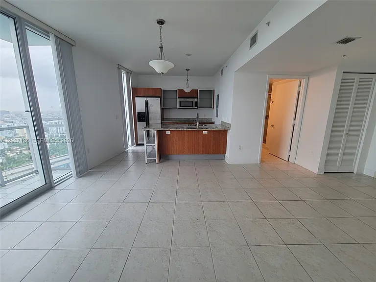 185 SW 7th St #3500 — Photo 7
