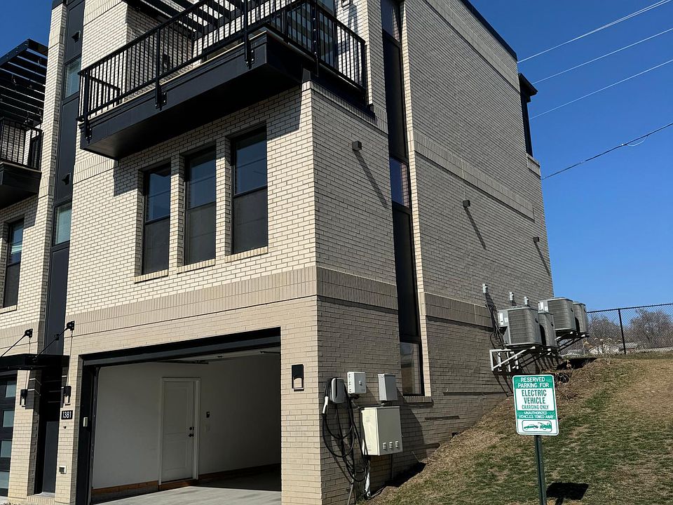 1st image of 1381 Keosauqua Way