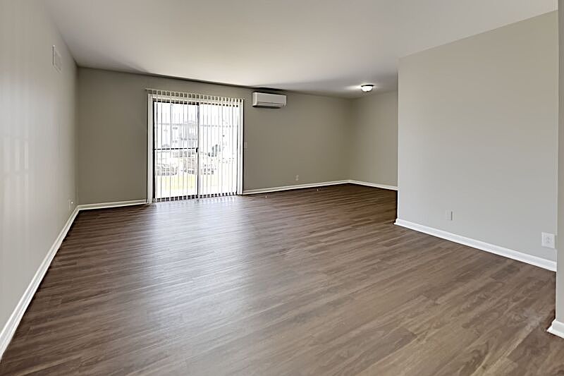 1st image of 550 E Bledsoe St APT B1