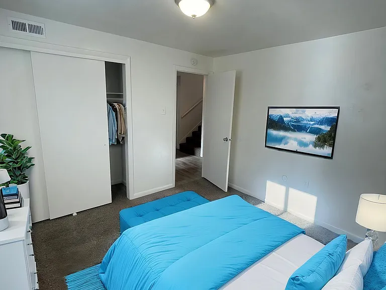 1113 W Arroyo Ave — Photo 5