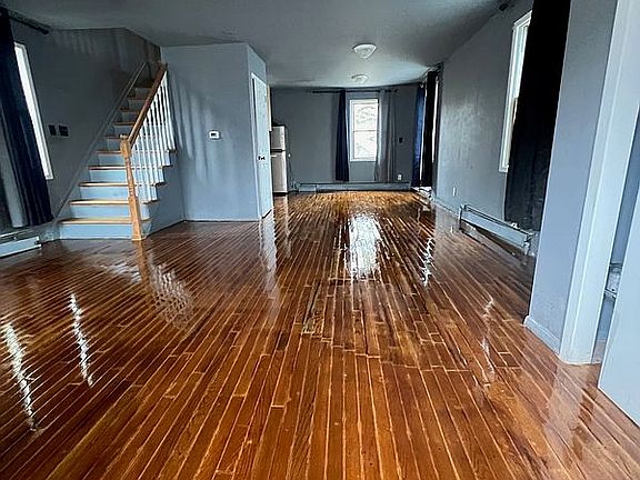 4th image of 8910 Avenue