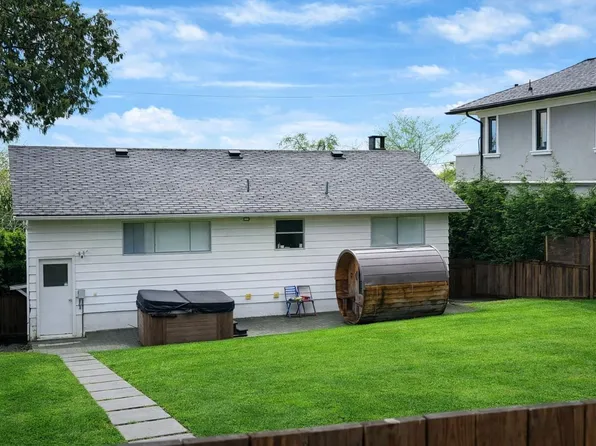 2773 Lawson Ave, West Vancouver, BC V7V 2G5