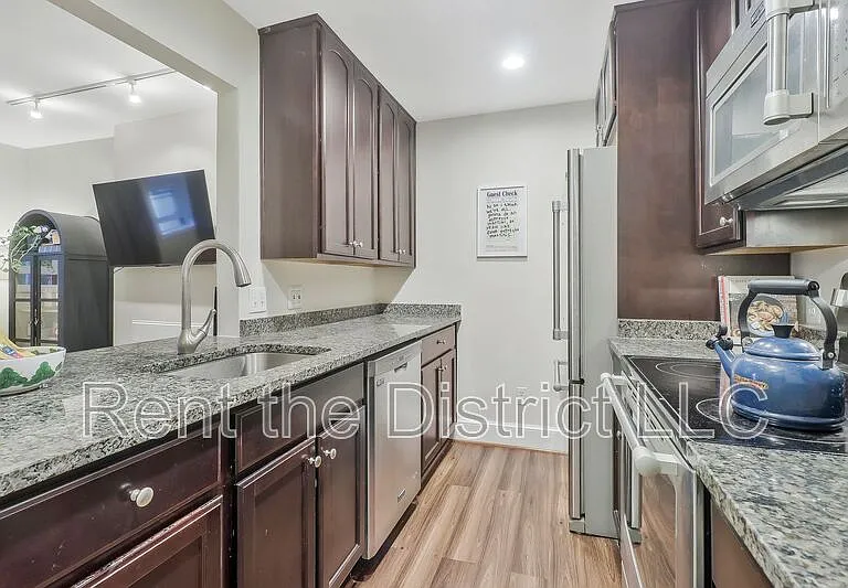 303 C St SE #A — Photo 7