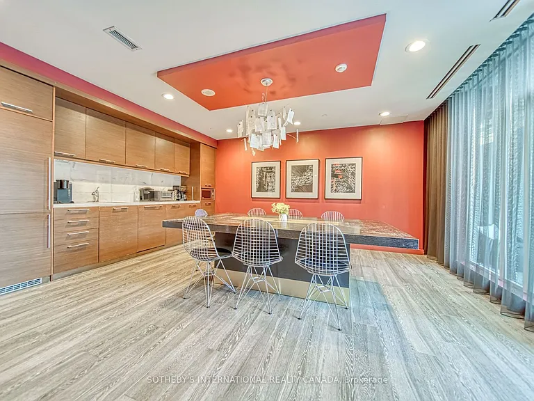 105 George St #713 — Photo 43