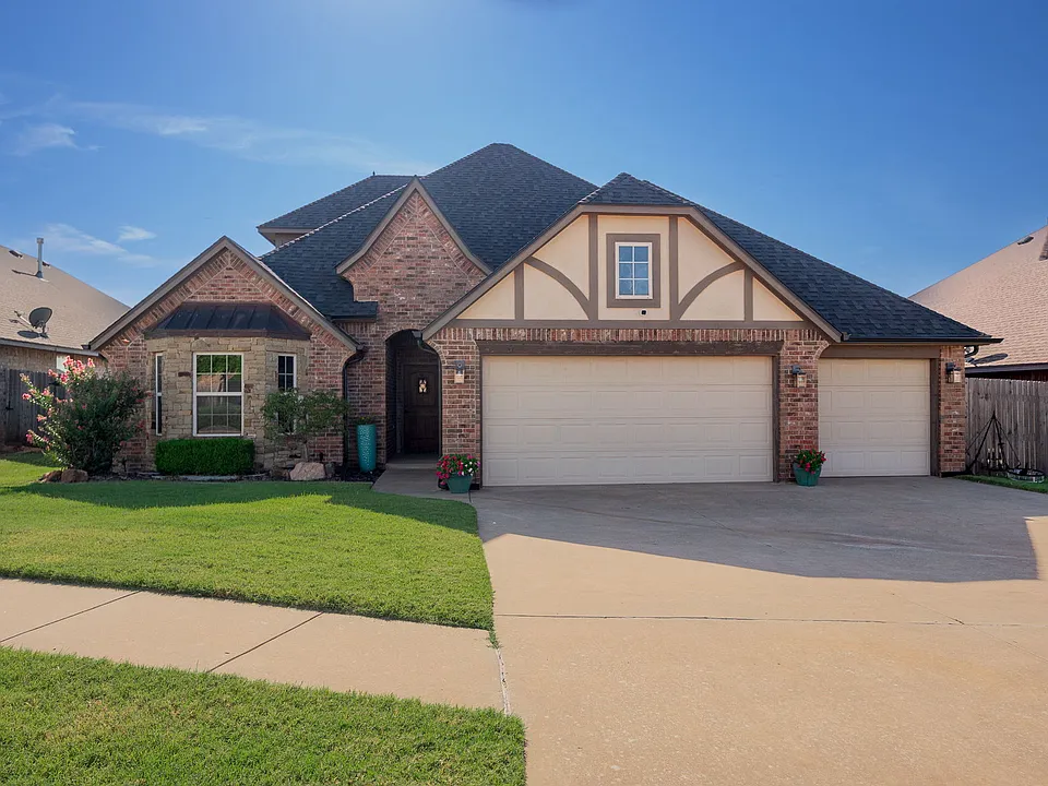 18121 Haslemere Ln
