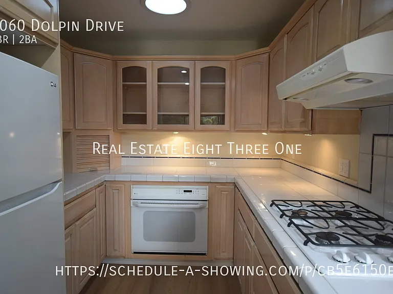 2060 Dolphin Dr — Photo 4