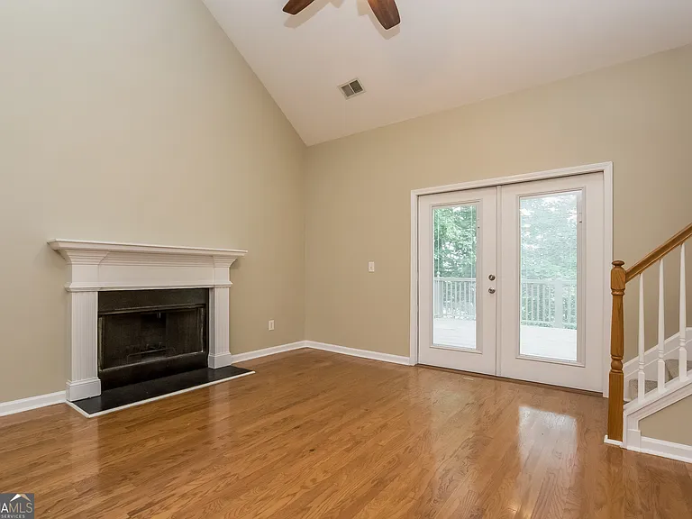 90 Observatory Dr — Photo 2
