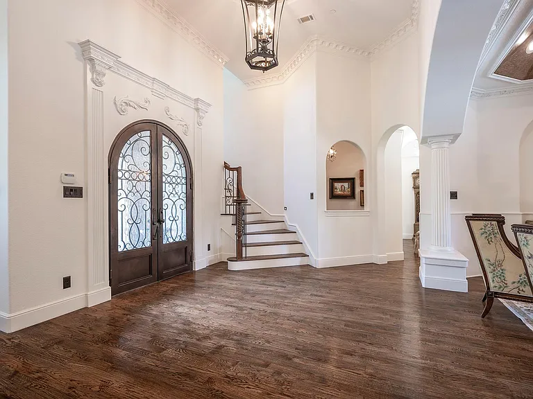 1824 Broken Bend Dr — Photo 2