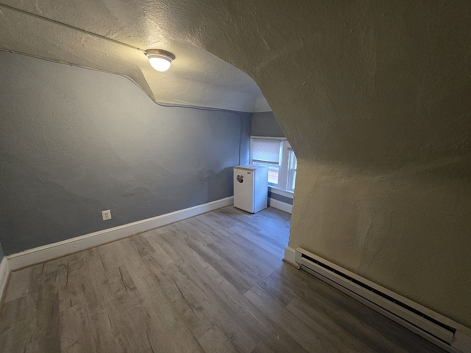 2nd image of 8 N Montpelier Ave #R6