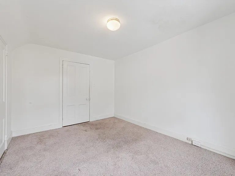 402 N Church St — Photo 6